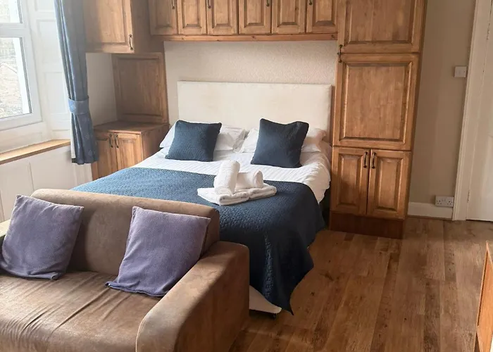 호텔 The Crown 호스